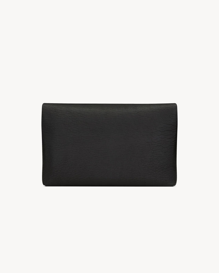 SAINT LAURENT- CASSANDRE grande pochette enveloppe en cuir d’agneau