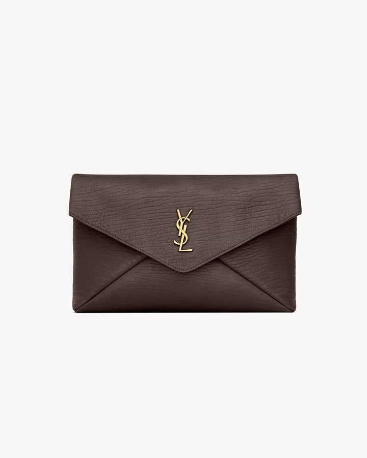 SAINT LAURENT CASSANDRE grande pochette enveloppe en cuir d’agneau