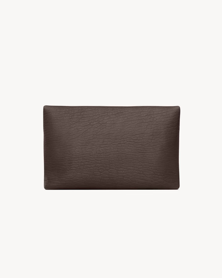 SAINT LAURENT CASSANDRE grande pochette enveloppe en cuir d’agneau
