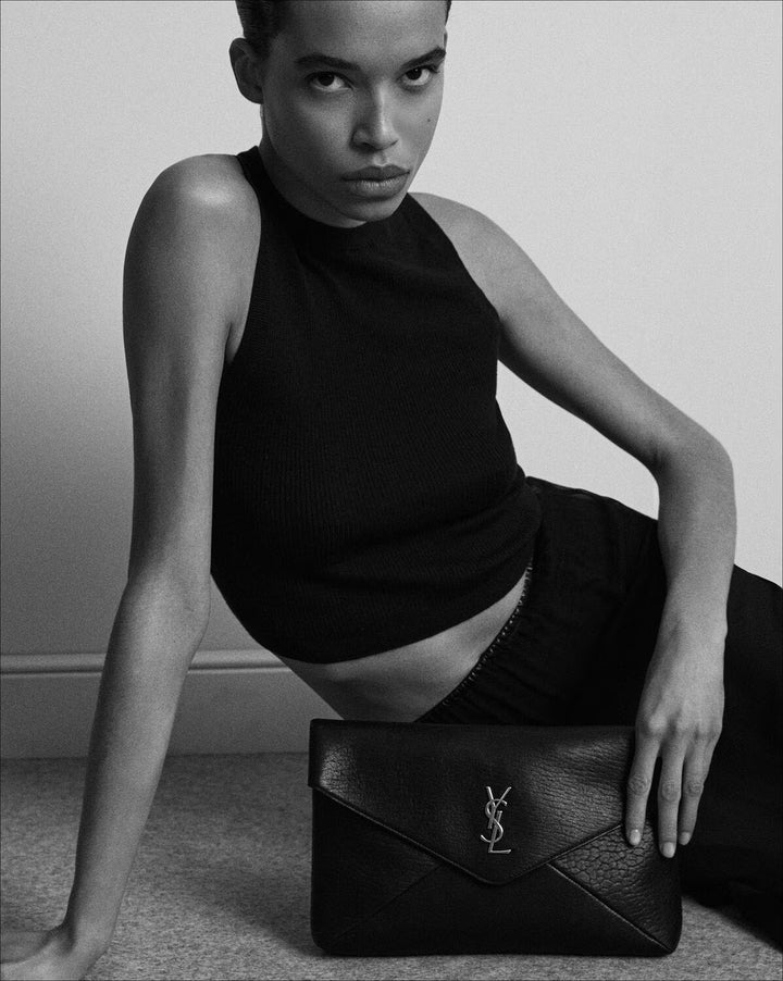 SAINT LAURENT CASSANDRE grande pochette enveloppe en cuir d’agneau