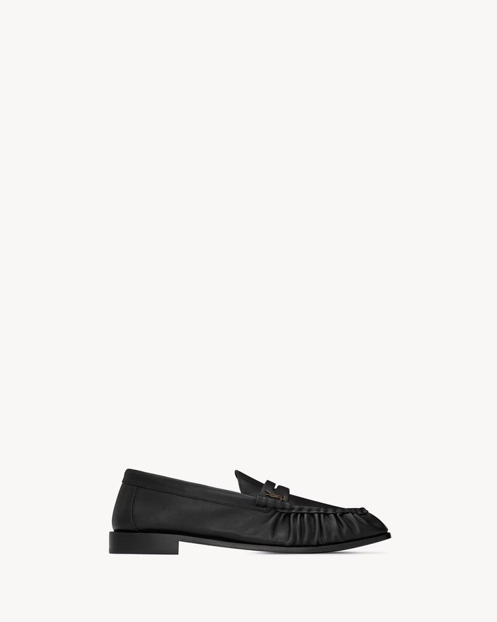 SAINT LAURENT LE LOAFER supple mocassins en cuir brillant