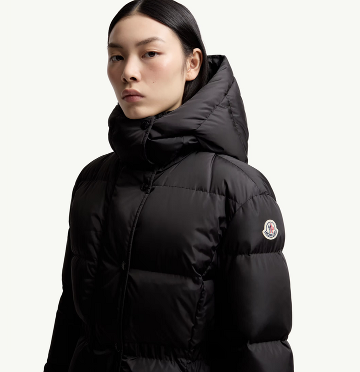 MONCLER - Doudoune longue à capuche et bords en laine Chamer