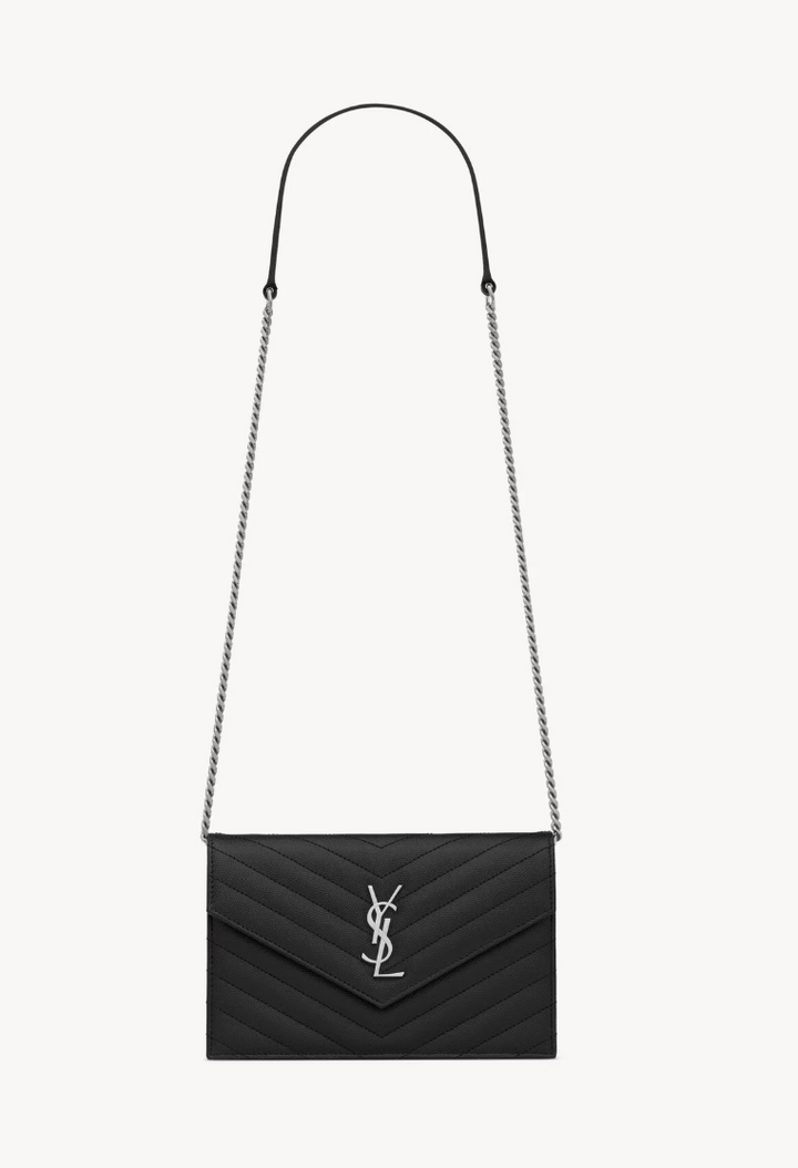 SAINT LAURENT - CASSANDRE ENVELOPE CHAIN WALLET EN CUIR GRAIN DE POUDRE