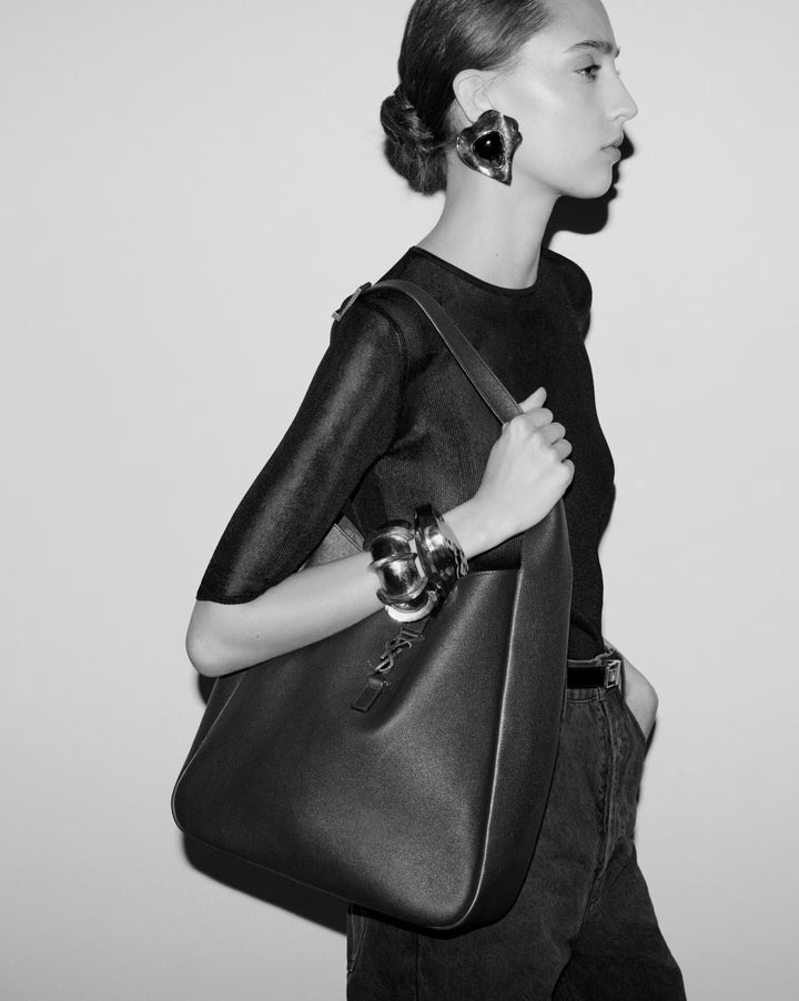 SAINT LAURENT - LE 5 À 7 large souple en cuir grainé