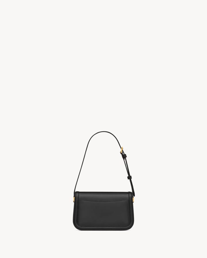SAINT LAURENT - Sac en cuir box muni d'un fermoir cassandre.