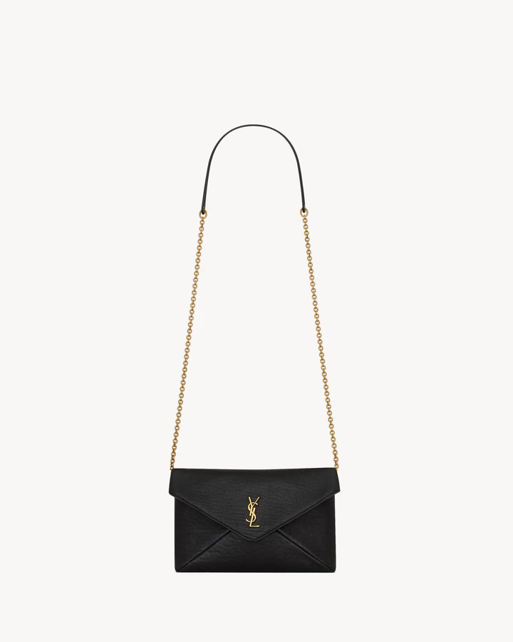 SAINT LAURENT - Pochette à chaine en cuir d'agneau souple, ornée du cassandre.