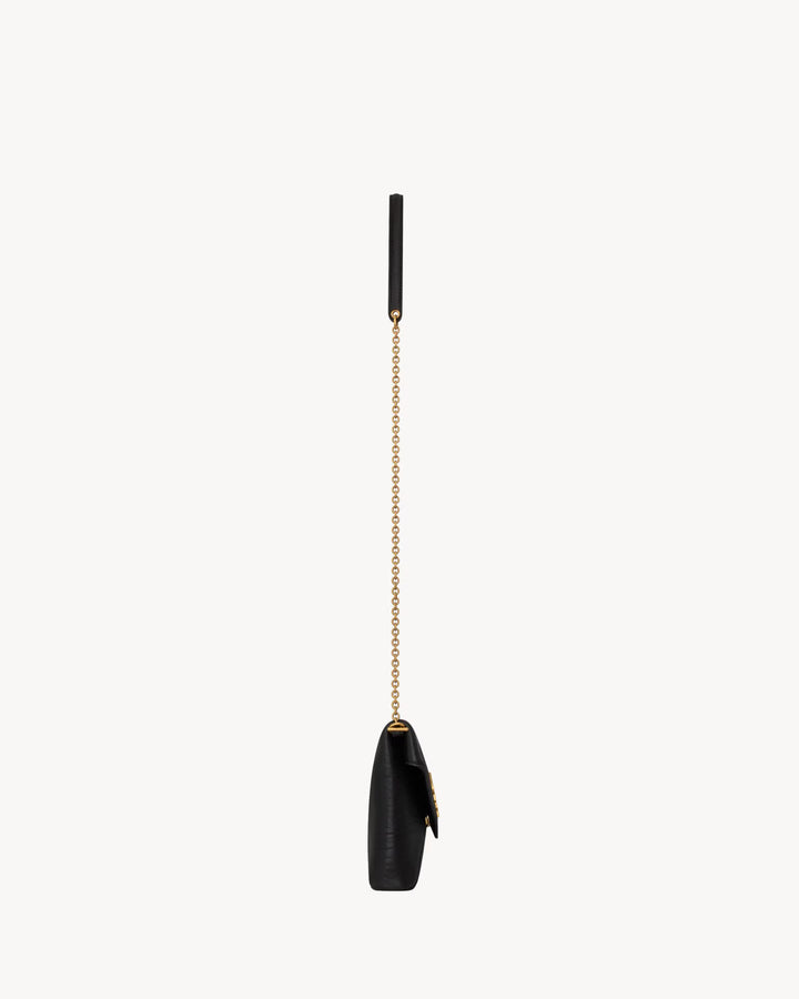 SAINT LAURENT - Pochette à chaine en cuir d'agneau souple, ornée du cassandre.