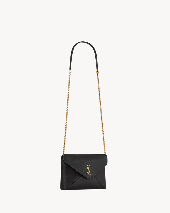 SAINT LAURENT - Pochette à chaine en cuir d'agneau souple, ornée du cassandre.