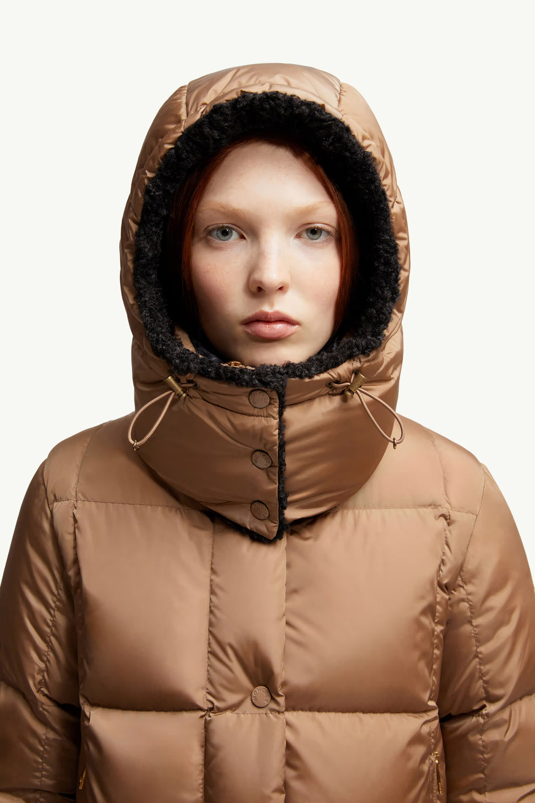 MONCLER - Doudoune à matelassage carré à capuche Castelnou