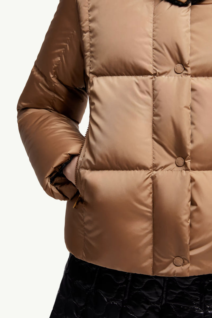 MONCLER - Doudoune à matelassage carré à capuche Castelnou